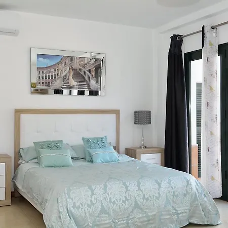 Casa Lottie - 5 Bed Private Pool Lanzarote * 普拉亚布兰卡