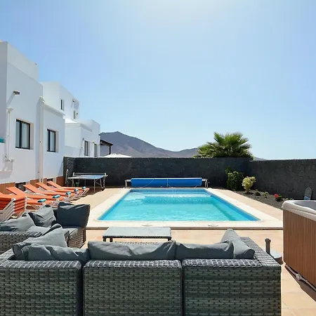 Casa Lottie - 5 Bed Private Pool Lanzarote 普拉亚布兰卡