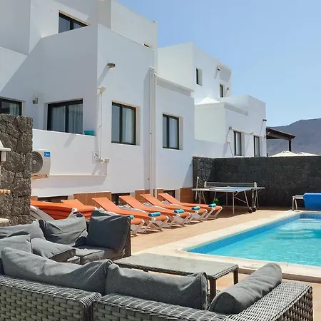 Casa Lottie - 5 Bed Private Pool Lanzarote 别墅 *