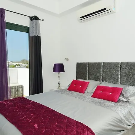 Casa Lottie - 5 Bed Private Pool Lanzarote * 普拉亚布兰卡