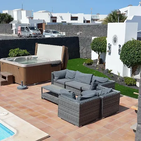 Casa Lottie - 5 Bed Private Pool Lanzarote 别墅 *