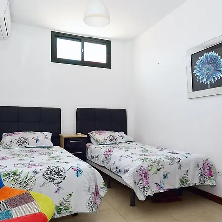 Casa Lottie - 5 Bed Private Pool Lanzarote 别墅
